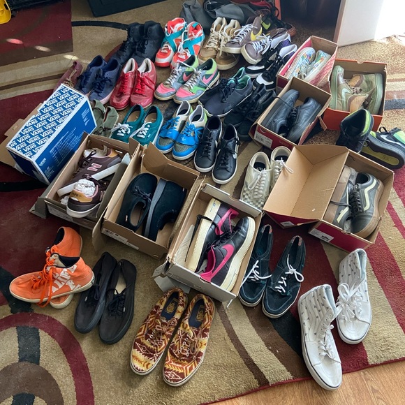 Shoes ex 10 amd 10.5 clothes as large and xl pants and shorts as 34 amd 36 - Picture 4 of 4